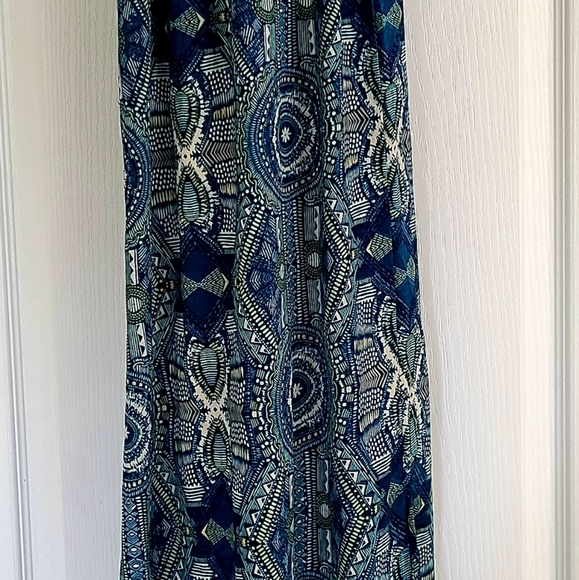 Long sun dress with keyhole front. - Picture 5 of 5